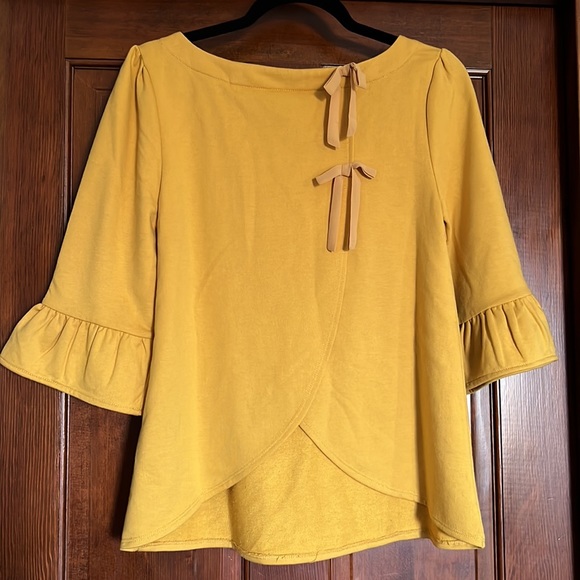 ModCloth NWT Ruffle Sleeve & Bows Top Size XS - Picture 3 of 9